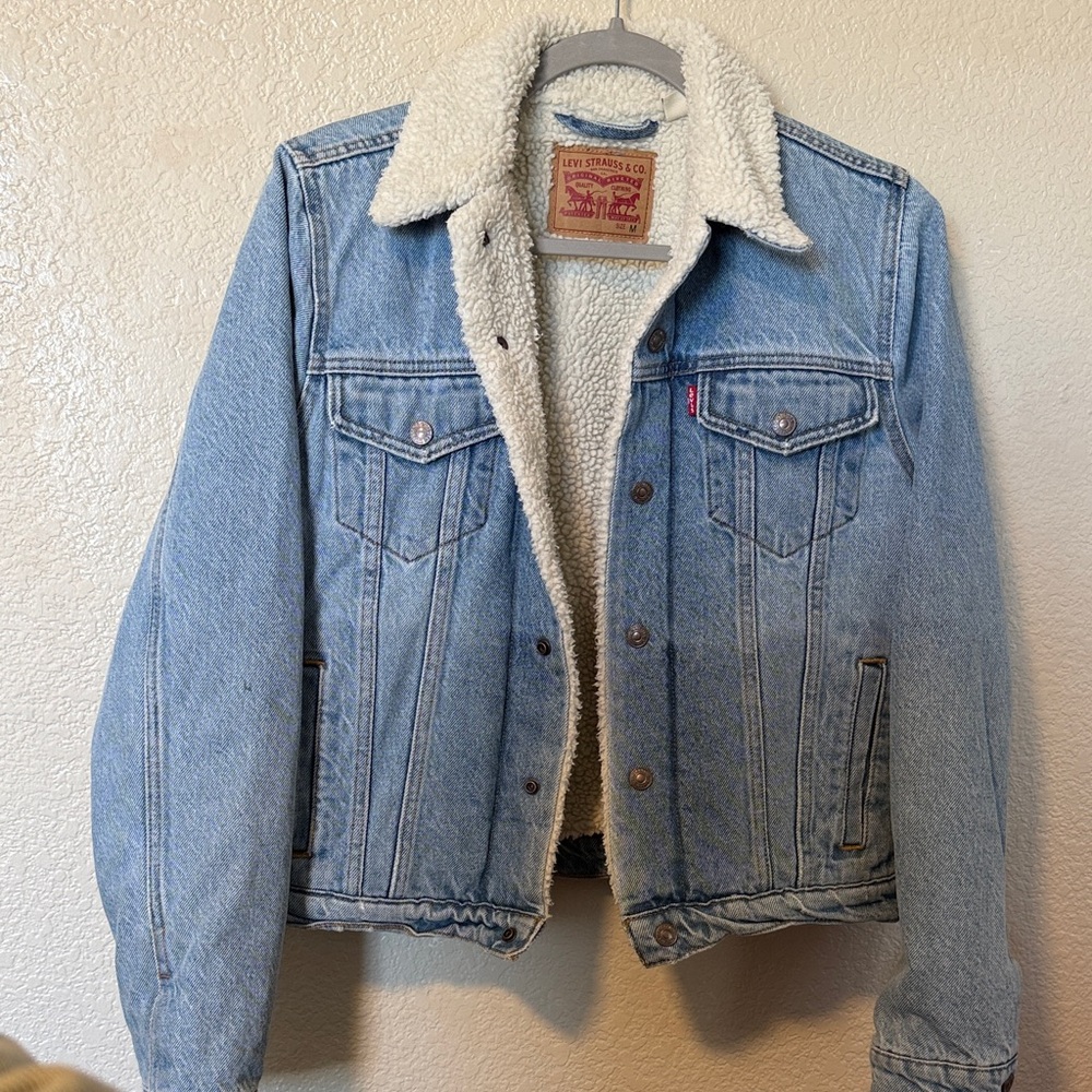 Levi's Women's Light Blue Denim Jacket with Cream Sherpa
